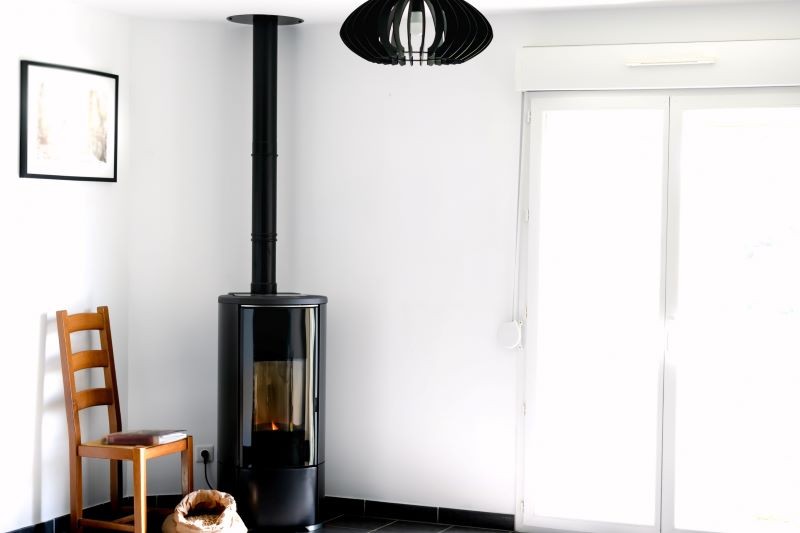 Kominek na pellet wygląda estetycznie, ale czy warto w niego zainwestować?