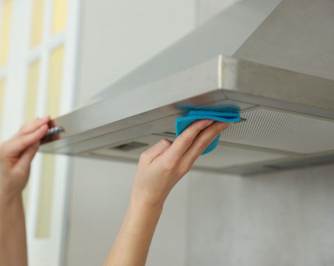 Wyczyści fugi, okap i stary tłuszcz z patelni. Wystarczy rozpuścić w ciepłej wodzie