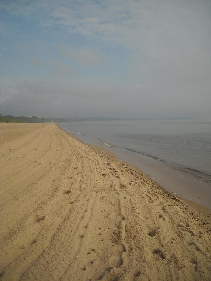 Pozostałe, Morze o świcie ....majowa łąka i .....kwiaty dla mamy....... - ........i pusta plaża...........chociaż wczoraj było tu sporo ludzi............