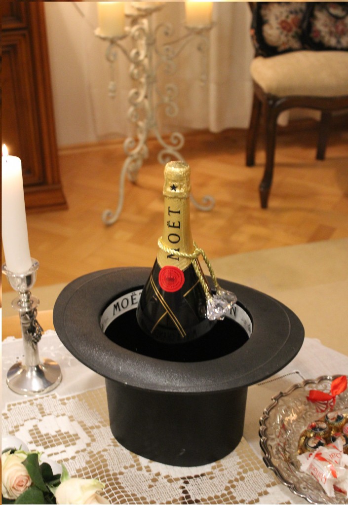 Dekoracje, Szczęśliwego Nowego 2018 Roku :) - Tego szampana w sylwestra wypiję za Wasze zdrowie :)