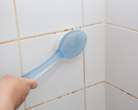 Brudne fugi to problem każdej kuchni i łazienki. Mam super sposób na czyszczenie