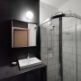 Domy i mieszkania, Nie warto oszczędzać na jakości - Zastosowanie nowoczesnego odpływu liniowego Geberit CleanLine pod prysznicem również nie było przypadkiem.