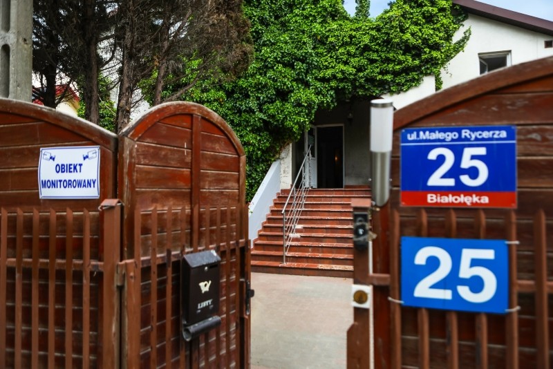 tablica z numerem domu