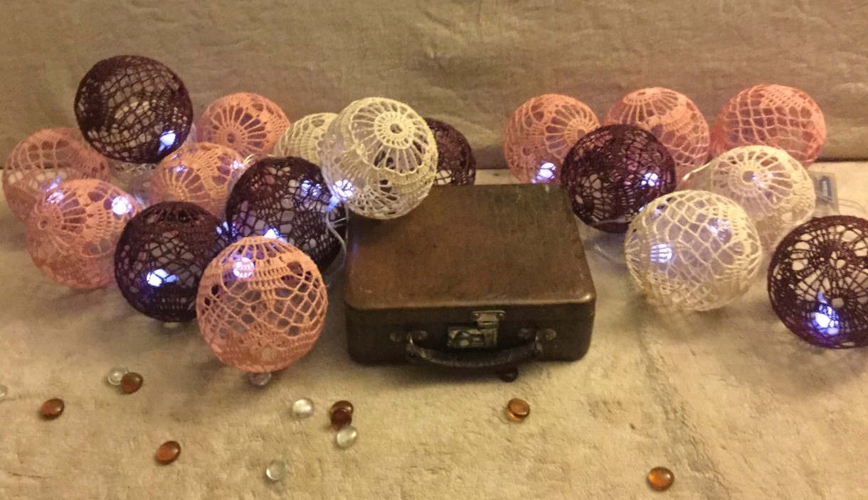 Dekoracje, Azurowe szydelkowe kule cotton balls
