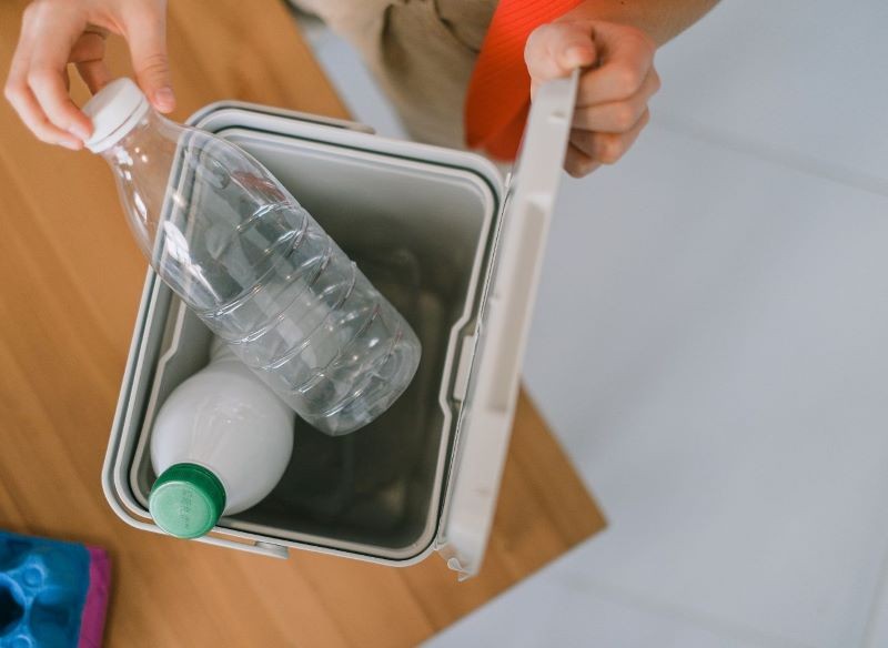 Do zimowego wysiewu nasion wykorzystasz puste butelki.