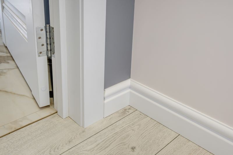 Dlaczego listwy przypodłogowe łatwo się brudzą?