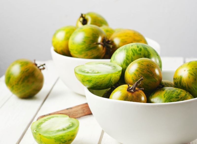 Pomidory Green Zebra mają wiele zastosowań kulinarnych.