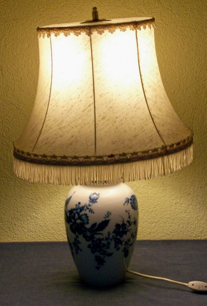 Oświetlenie, piękna porcelanowa lampa z wytwórni w Selb