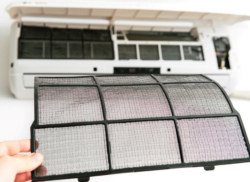 Przed włączeniem klimatyzacji skontrolujmy stan filtrów.