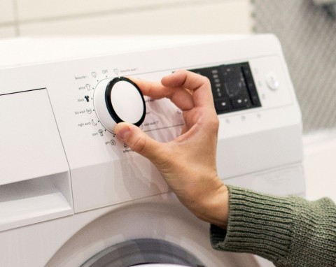 Raz w miesiącu włącz ten tryb w pralce. Przedłużysz jej działanie bez napraw i problemów