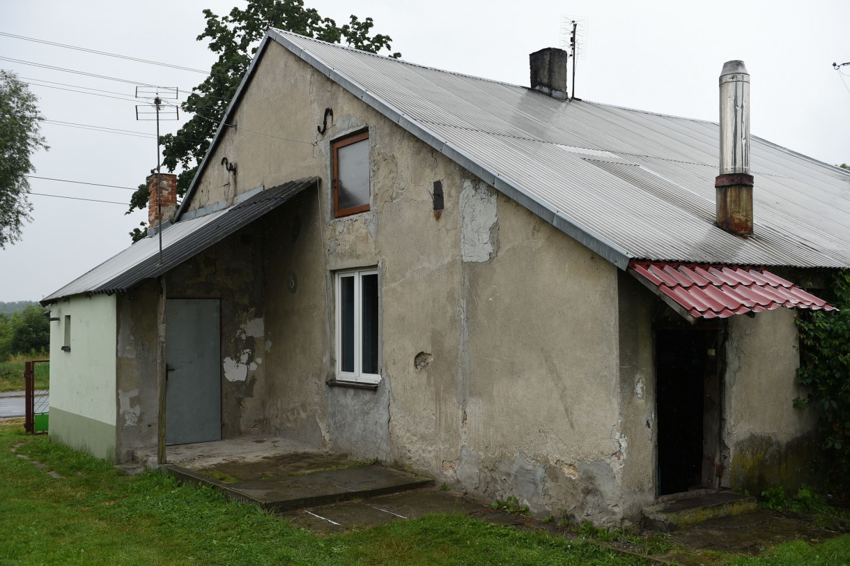 Nasz Nowy Dom, Nasz nowy dom - odcinek 203. Dom w Siedlcu - Rodzina zajmuje jedynie część stuletniego domu, który przechodził z pokolenia na pokolenie. Ich mieszkanie nie było docieplone, a jednym źródłem ogrzewania była zniszczona koza. System ogrzewania, wykonany niedbale i prowizorycznie, zepsuł się.

Oglądaj Nasz nowy dom online na IPLA.TV: https://www.ipla.tv/wideo/rozrywka/Nasz-nowy-dom/500241