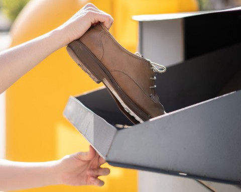 Gdzie wyrzucać stare buty? Nie każdy wie, co zrobić ze znoszonym obuwiem