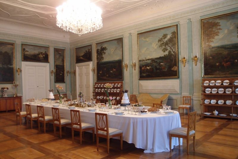 Salon, Zbytki pałacowe