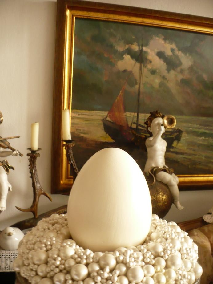 Pozostałe, Fiołkowa galeria ........przedświąteczna ........kwietniowa..... - ................i jajo porcelanowe białe..................