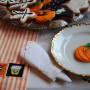 Pozostałe, Chwile..... - Od Kamillam dostałam też cudne obrączki do serwetek z monogramem i halloweenkową ściereczkę:)