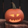 Dekoracje, Lampion z dyni na Halloween - Zobaczcie, jak można fajnie powycinać dynię i zrobić z niej lampion na Halloween :) Możliwości jest mnóstwo, wszystkie wyglądają świetnie :)