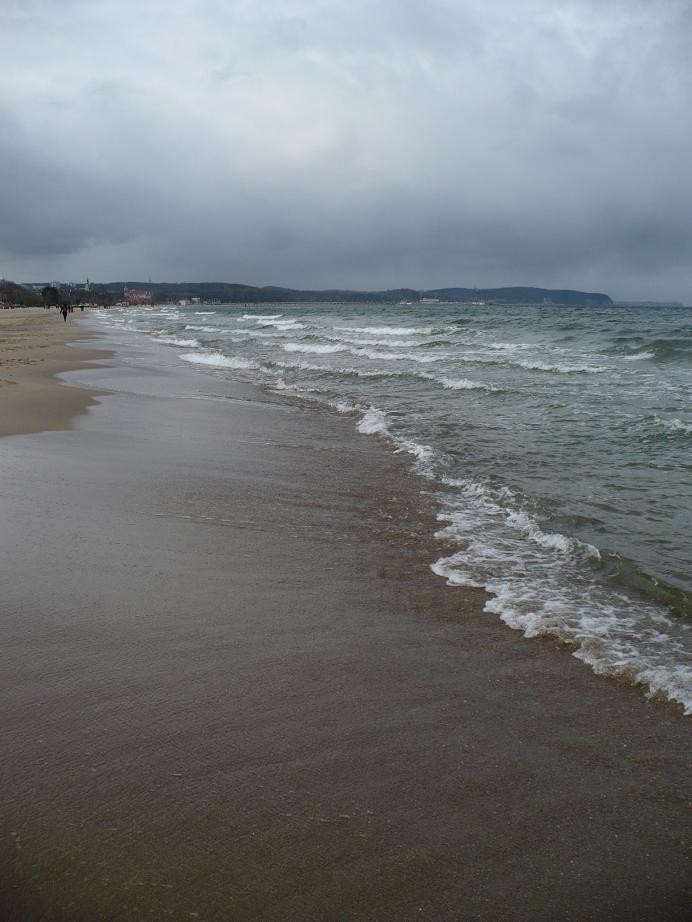 Pozostałe, Z głową w chmurach............ - ..............i spacer brzegiem morza..................