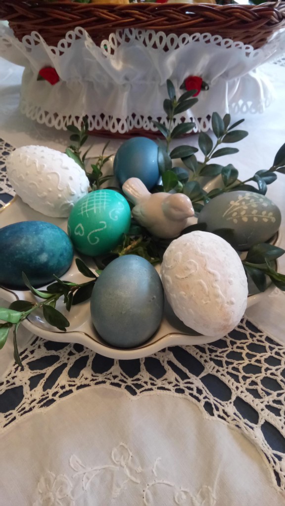 Pozostałe, Wesołych Świąt Wielkanocnych - Jajka farbowalam w czerwonej kapuscie 