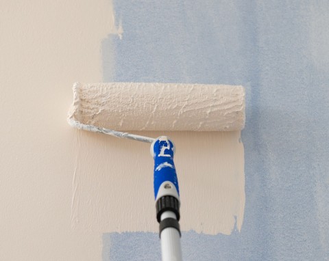 Ile fachowiec bierze za malowanie pokoju? Usługi malarskie nie należą do tanich