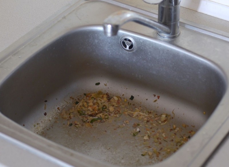 domowe sposoby na zatkany zlew