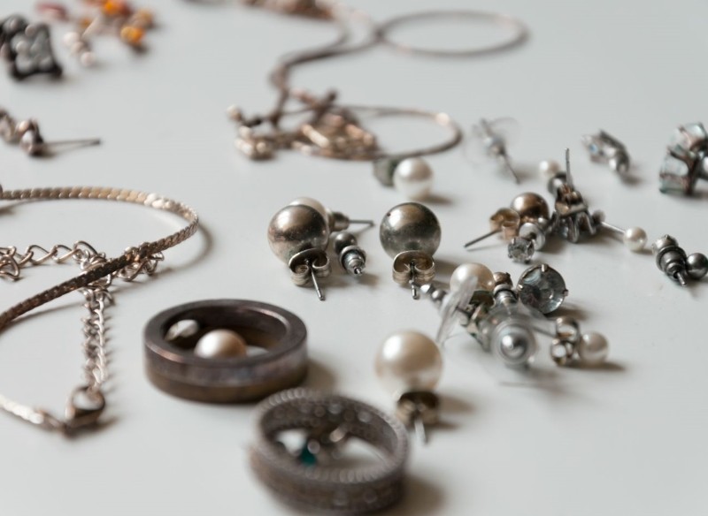 dlaczego srebro szybko czernieje