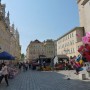 Podróże, Jarmark Wojciechowy -   nie dowiedziałam się co na rynku "dają" - bo tu spotkaliśmy znajomą spragnioną i poszliśmy do sopelka na lody.