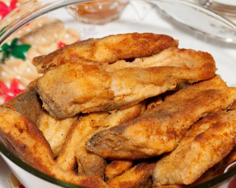 Jak pozbyć się zapachów po smażeniu karpia? Kuchnia pachnąca świętami, nie rybą i kapustą