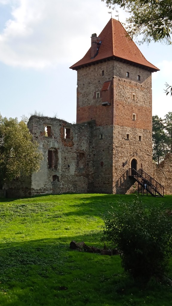 Podróże, WOKÓŁ RUIN ZAMKU CHUDÓW