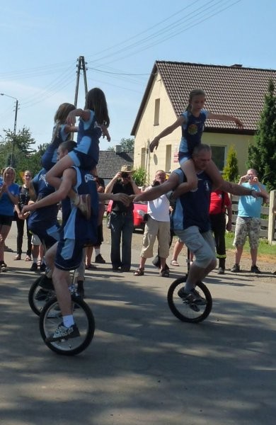 Pozostałe, Dla miłośników rowerów - jazda z dzieckiem na barana