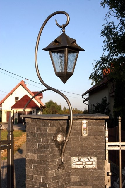 Oświetlenie, Kowalstwo artystyczne - lampy zewnętrzne i wewnętrzne - lampa przy bramie