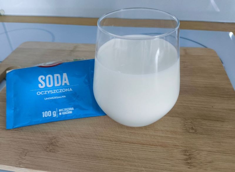 Mleko i soda oczyszczona wzmocnią sadzonki pomidorów.