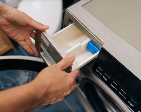 Jest w każdej pralce, nie każdy wie do czego służy. Zacznij wreszcie korzystać, pranie będzie czystsze