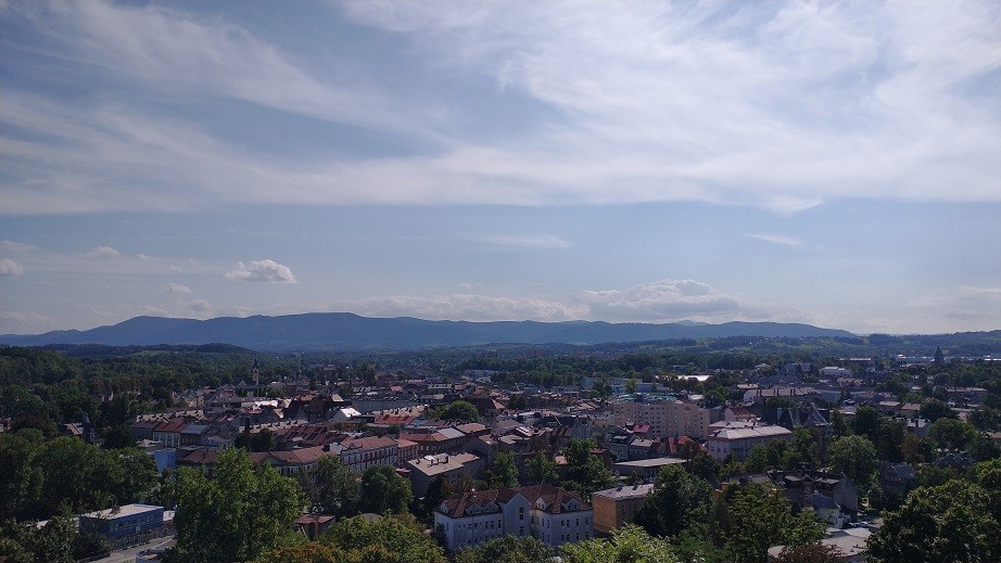 Podróże, Cieszyn - jedno z najstarszych miast w Polsce. - Okolice.. a w tle zaprasza Beskid Śląski:)