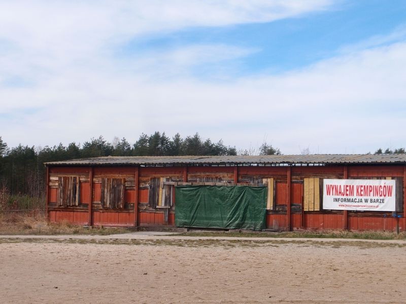 Podróże, Korzenioplastyka z nad jeziora - barak bardzo mi się podoba , zwłaszcza okna.