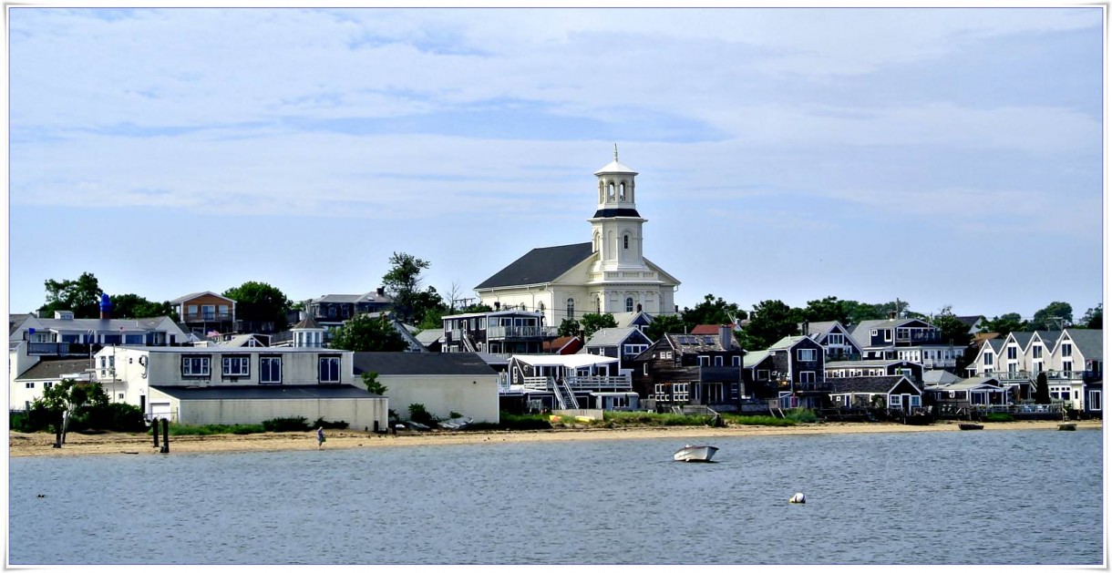 Pozostałe, Ocean szumi inaczej.... - ..małe miasteczko najdalej połozone na Cape Cod.Ma tylko 3 tys mieszk. W sezonie przewija sie około 60 tys.letników.Kiedys miejsce spotkań hippisów,teraz ludzi o tej samej orientacjji....