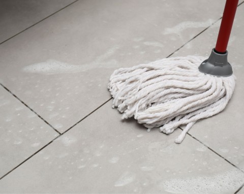 Domowy środek do mycia podłóg. Czyściutkie, bez żadnych smug, a w domu pachnie kilka dni