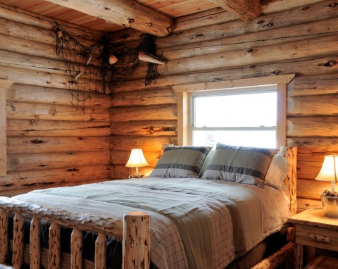 Śpij spokojnym snem w przytulnym wnętrzu. Jak urządzić sypialnię w stylu rustykalnym?