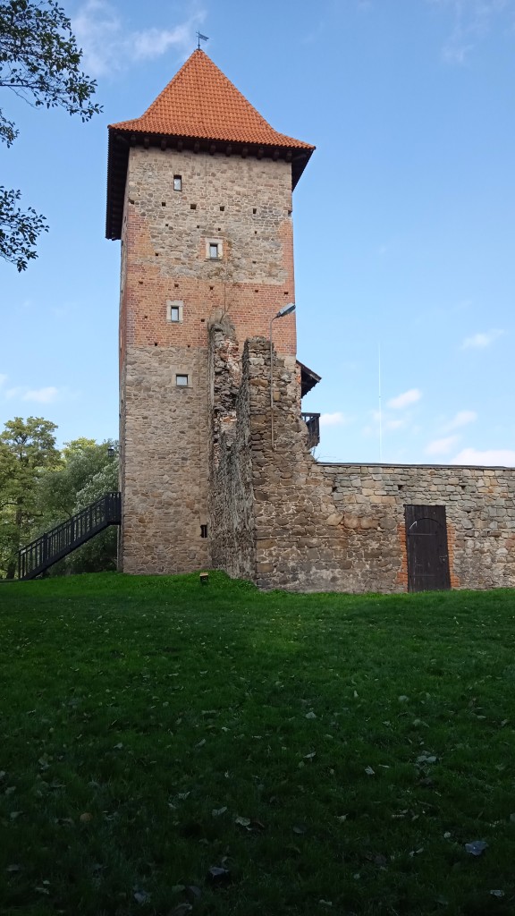 Podróże, WOKÓŁ RUIN ZAMKU CHUDÓW