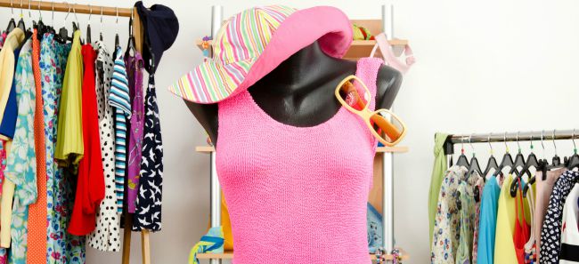 Jak sprytnie przechowywać letnie ubrania?