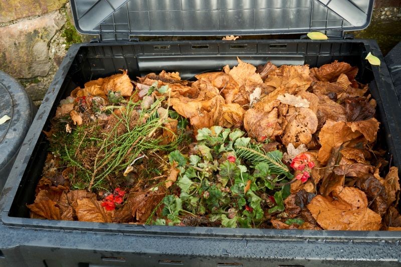 Zarówno przegrzanie, jak i wychłodzenie kompostu, jest niewskazane.