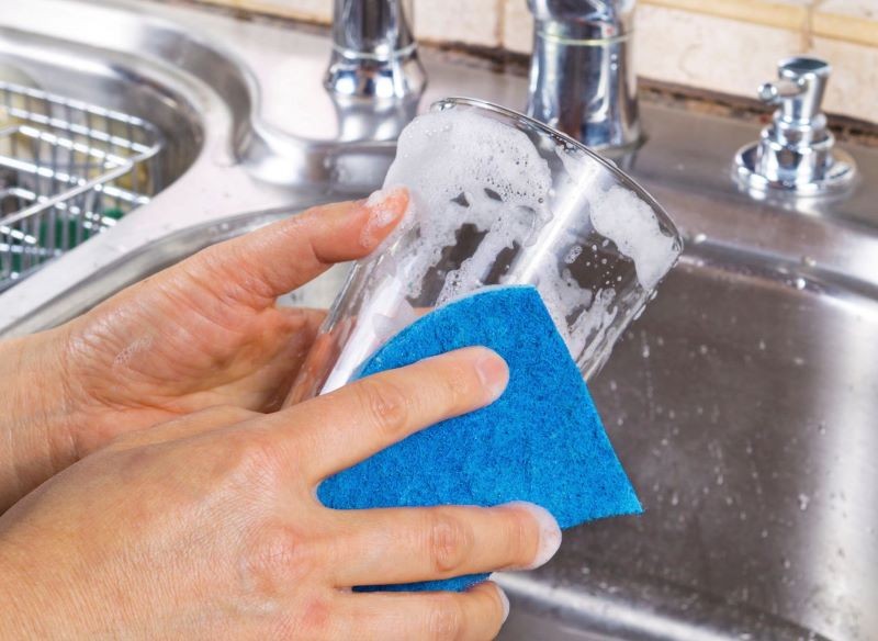 Matowym szklankom można przywrócić blask, używając zwykłego octu.