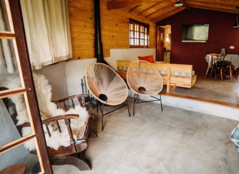 We wnętrzach rustykalnych czuć wiejski klimat.