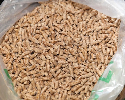 Ceny pelletu w listopadzie 2024. Dlaczego warto kupować pellet z certyfikatem?