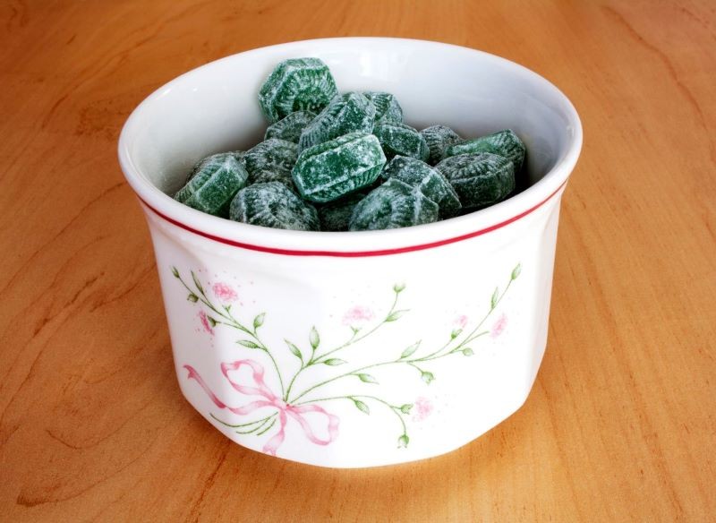 Do zwalczania muszek owocówek wykorzystaj miętowe cukierki.