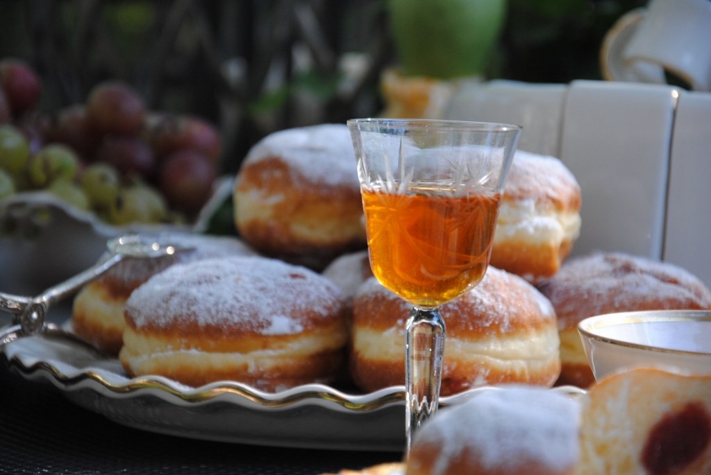 Pozostałe, Jesienna codzienność :) - Paczki piekła moja mama :) Są z różą :) ...a raczej były ....:))))