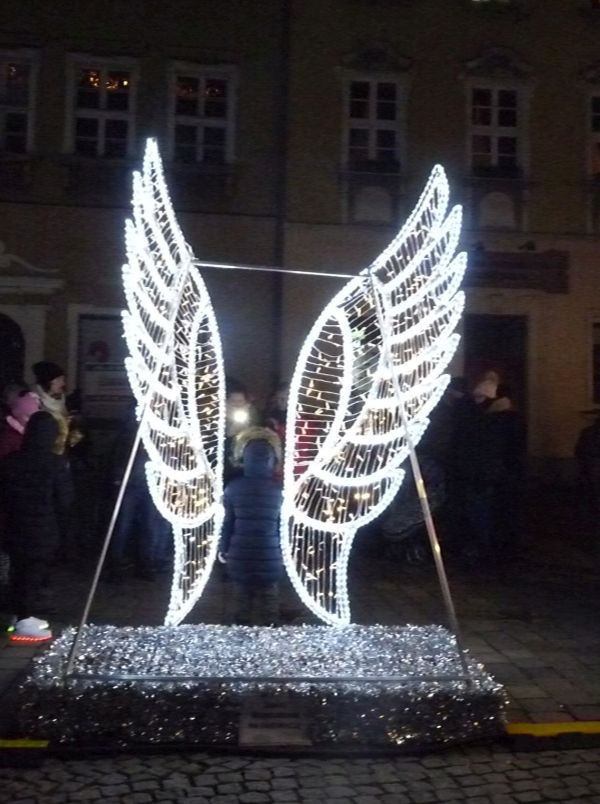Dekoratorzy, Jarmark świąteczny - skrzydła do wynajęcia