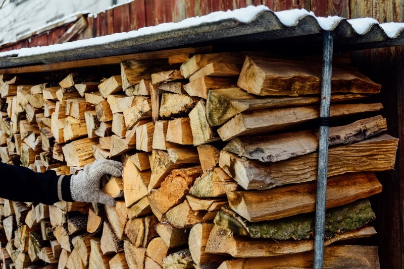 jakie drewno kominkowe jest najbardziej kaloryczne