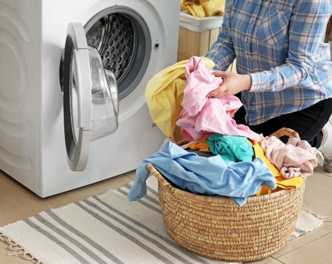 5 rzeczy, których nie wolno prać w gorącej wodzie. Eksperci nie mają wątpliwości