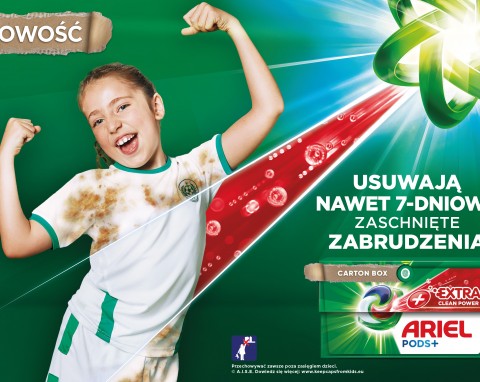 WYSTARCZY JEDNO KLIKNIĘCIE! Nowe, ergonomiczne, kartonowe opakowania kapsułek ARIEL ograniczają zużycie plastiku oraz bardziej inkluzywne