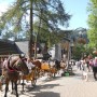 Podróże, Zakopane w foto - pigułce. Część pierwsza: Krupówki. - Górale i ich koniki. Paradnie. A i praca lżejsza, niż całodzienna orka.